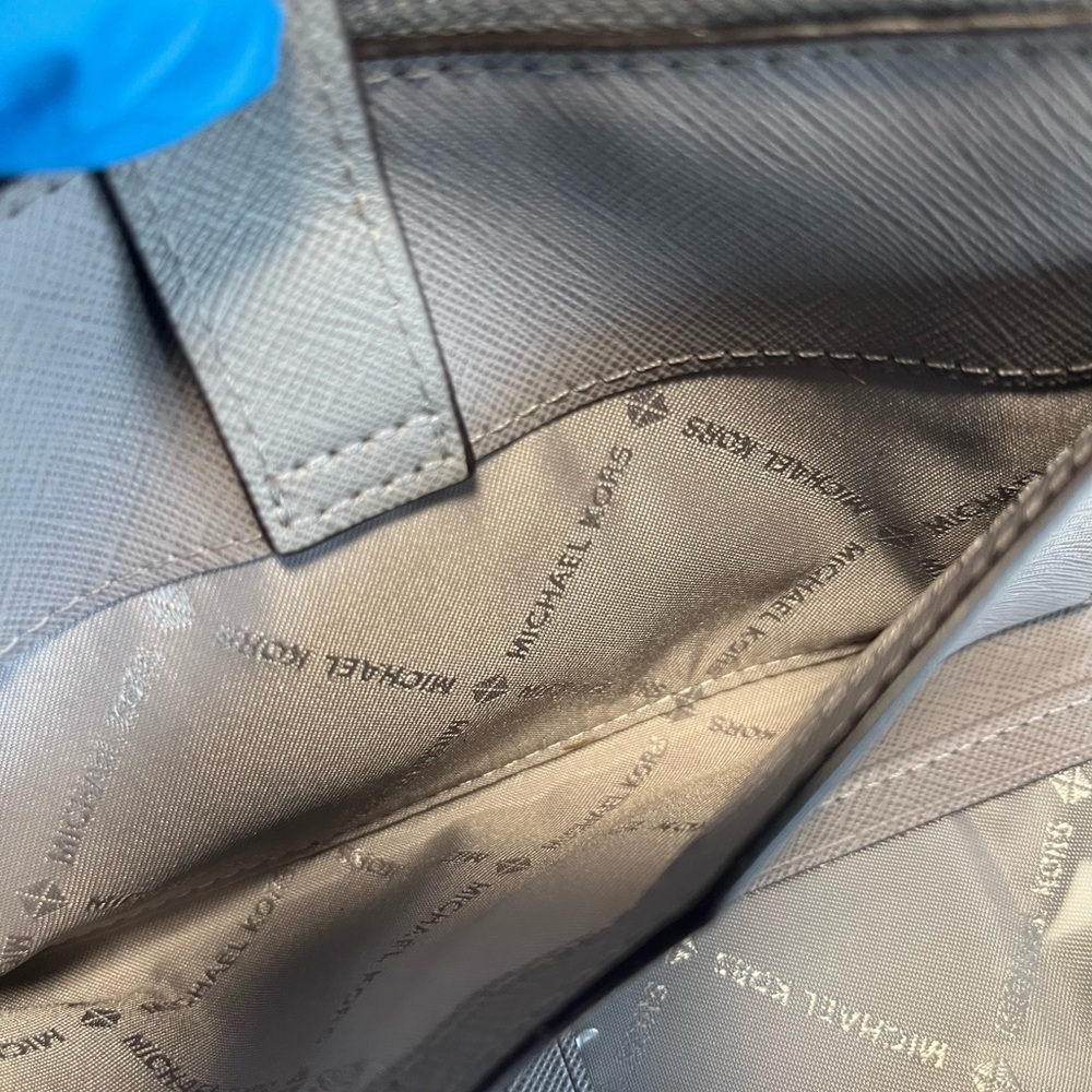 Michael Kors Cellphone‎ Wallet - Picture 10 of 16